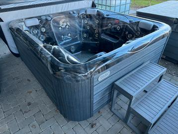 Jacuzzi Wellis Spa Saturn 230x230cm DEMO incl cover made EU beschikbaar voor biedingen