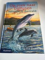 Op zoek naar dolfijnen - Lucy Daniels, Ophalen of Verzenden, Zo goed als nieuw, Fictie algemeen