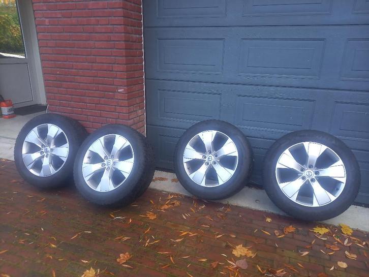 Set winterbanden Goodyear Volvo XC 40, Auto-onderdelen, Banden en Velgen, Banden en Velgen, Winterbanden, 18 inch, 235 mm, Personenwagen
