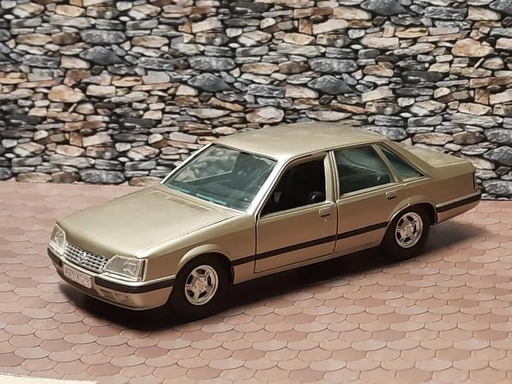 Opel Senator, Hobby en Vrije tijd, Modelauto's | 1:24, Zo goed als nieuw, Overige merken, Ophalen