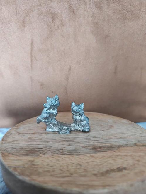 Schattig zilverkleurig kattenbeeldje, Verzamelen, Beelden en Beeldjes, Zo goed als nieuw, Dier, Ophalen of Verzenden