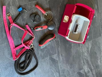 Paarden verzorgingskoffer incl accessoires. beschikbaar voor biedingen