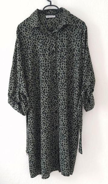 Mooie groen /zwarte lange dames blouse beschikbaar voor biedingen