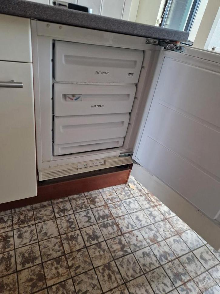 Inbouw Diepvries Zanussi- 81.5cm Hoog - Goede Staat!, Witgoed en Apparatuur, Vriezers en Diepvrieskisten, Gebruikt, Inbouw, Vrieskast