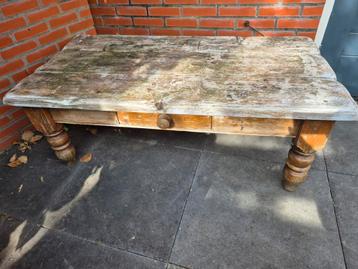 Salontafel gebruikt als tuintafel beschikbaar voor biedingen