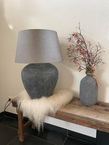 Prachtige lamp met kap beschikbaar voor biedingen