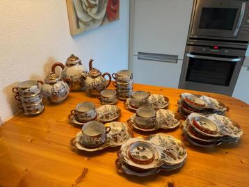 Decoratief Japans porseleinservies beschikbaar voor biedingen