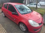Renault Clio 1.2 16V 48KW Auth 3-DRS E4 2006 Rood, Auto's, Renault, 535 kg, 4 cilinders, 1055 kg, 49 €/maand