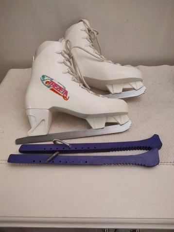 S419 Kunstschaatsen maat 42 beschikbaar voor biedingen