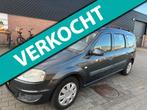Dacia Logan MCV 1.6 Lauréate 7p., Gebruikt, 4 cilinders, 635 kg, 7 stoelen