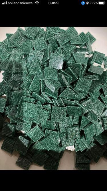 Mozaiek steentjes donkergroen 2 cm 500 gram, Hobby en Vrije tijd, Knutselen, Zo goed als nieuw, Materiaal, Ophalen of Verzenden