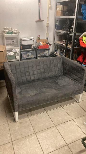 Grijze Ikea bank beschikbaar voor biedingen