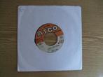 SONNY & CHER    I GOT YOU BABE / IT'S GONNA RAIN, 7 inch, Single, Ophalen of Verzenden, Zo goed als nieuw