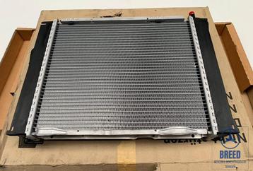 NOS radiateur Mercedes-Benz W124 6-cilinder zonder airco beschikbaar voor biedingen