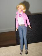 Barbiepop met spijkerbroek en roze jasje, Ophalen of Verzenden, Gebruikt, Barbie