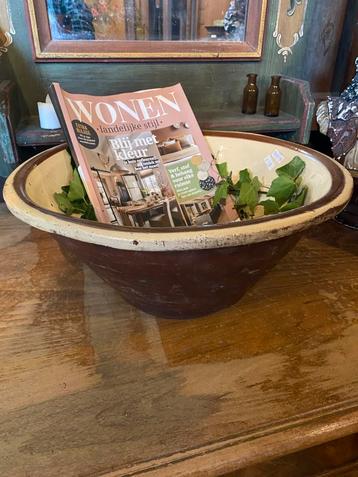 Oude aardewerk geglazuurde kom. beschikbaar voor biedingen