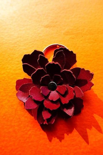 Sleutelhanger bloem van leer leder *19 beschikbaar voor biedingen