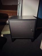 Zwart nachtkastje, Ophalen