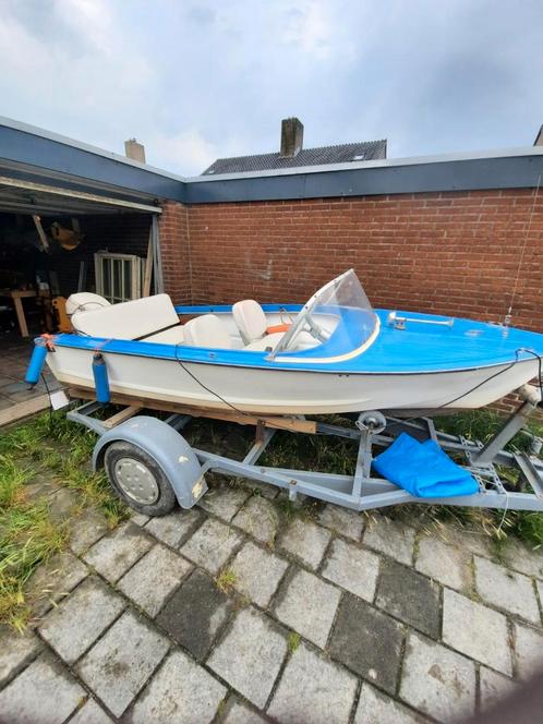 Mooi toer boot, 4 pk, Watersport en Boten, Speedboten, Zo goed als nieuw, 3 tot 6 meter, Benzine, Minder dan 70 pk, Polyester