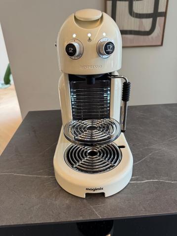 Magimix Maestria Nespresso machine beschikbaar voor biedingen