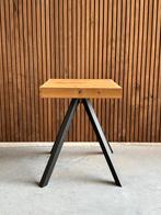 Houten Bijzettafel met Zwarte Poten – Stoer & Stijlvol, Huis en Inrichting, Tafels | Bijzettafels, Ophalen, Minder dan 55 cm, Vierkant