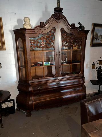 Antieke Vitrinekast / Kabinet beschikbaar voor biedingen