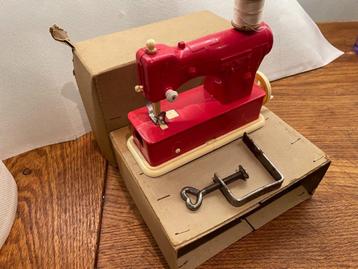 Unieke Vintage Kindernaaimachine Jaren '60 (Duits) Compleet! beschikbaar voor biedingen