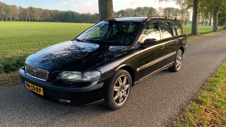 Volvo V70 2.4 140PK AUT 2003 Zwart (Youngtimer met factuur), Auto's, Volvo, Particulier, V70, ABS, Airbags, Bluetooth, Centrale vergrendeling