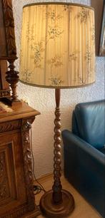 Vintage Lamp met Bloemenkap, Huis en Inrichting, Lampen | Vloerlampen, Ophalen, Zo goed als nieuw, Hout, 100 tot 150 cm