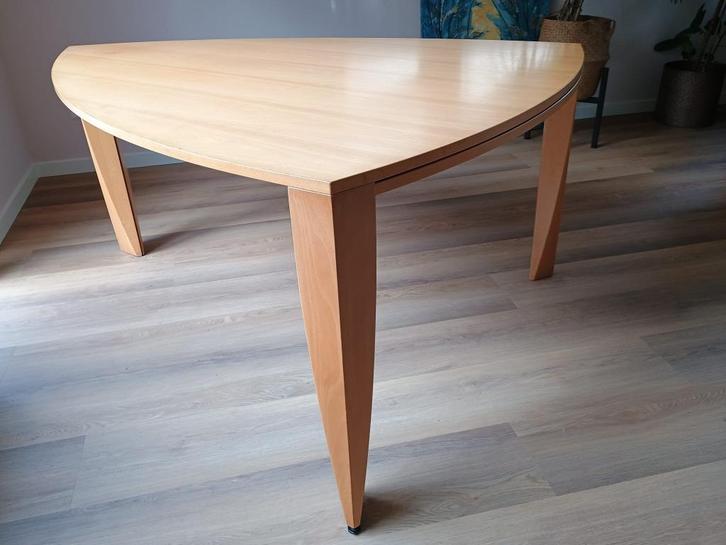 Castelijn eettafel "vlinder" driehoek/druppel uitschuifbaar, Huis en Inrichting, Tafels | Eettafels, Gebruikt, 100 tot 150 cm