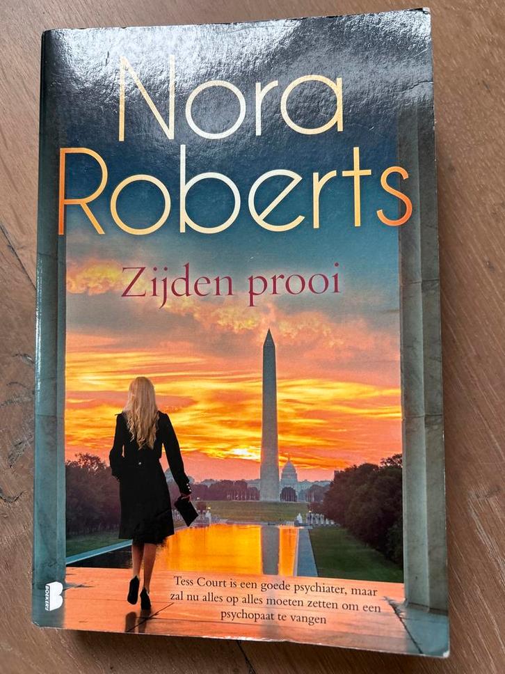 Nora Roberts - Zijden Prooi, Boeken, Thrillers, Gelezen, Nederland, Ophalen of Verzenden