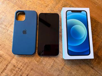 Zeer nette iPhone 12 blauw beschikbaar voor biedingen