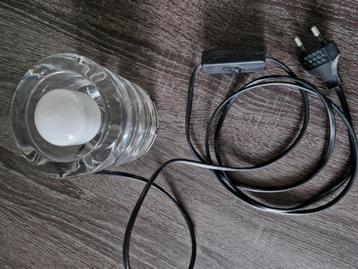 Tafel lampje beschikbaar voor biedingen