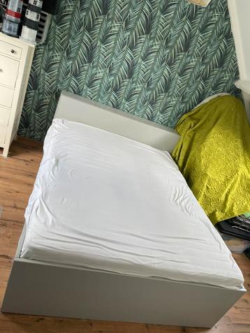 MDF bed 160x205 cm inclusief matras en lattenbodems 