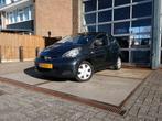 Toyota Aygo 1.0 12V Vvt-i 3DRS MMT 2010 Grijs, Auto's, Voorwielaandrijving, 4 stoelen, 68 pk, Origineel Nederlands
