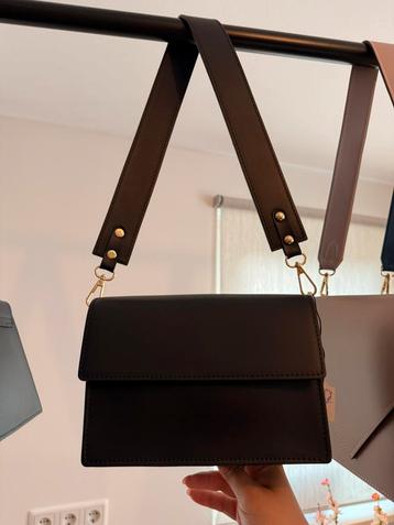 Zwart tasje schoudertas crossbody beschikbaar voor biedingen
