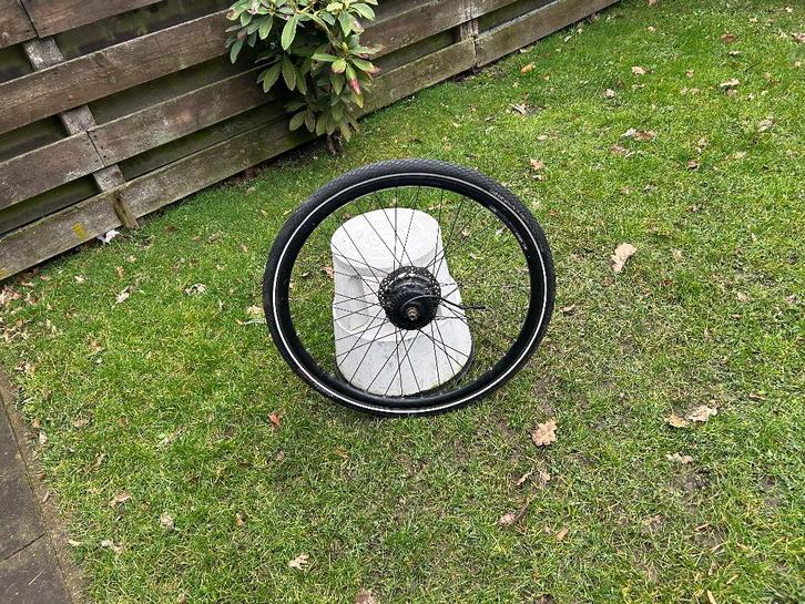 Stella voorwiel met Eleon motor 28 inch 6 pins/schijfrem, Fietsen en Brommers, Fietsonderdelen, Gebruikt, Algemeen, Wiel, Ophalen of Verzenden