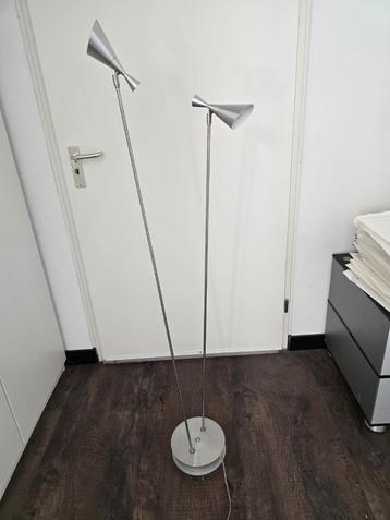 Staande halogeen schemerlamp beschikbaar voor biedingen
