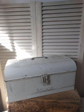mooi oud brocante broodblik of broodtrommel beschikbaar voor biedingen