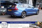 Volvo V60 2.0 B3 R-Design trekhaak en panodak (bj 2021), 1800 kg, 4 cilinders, Blauw, Leder en Stof