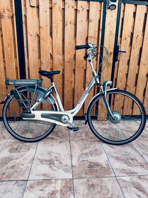 Elektrische Gazelle dames fiets Gold accu, Fietsen en Brommers, Fietsen | Dames | Damesfietsen, Zo goed als nieuw, Gazelle, (Extra) lage instap