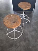 Retro Vintage Atelier kruk industrieel 2 stuks, Huis en Inrichting, Krukjes, Ophalen, Gebruikt, Hout