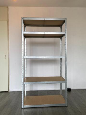 Robuuste metalen stellingkast beschikbaar voor biedingen