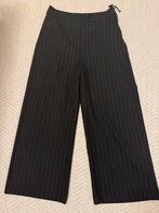 Mooie zwarte broek met streepjes. Maat 38., Kleding | Dames, Broeken en Pantalons, Maat 38/40 (M), Zwart, Ophalen of Verzenden