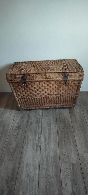 Prachtige grote rieten bakkers mand beschikbaar voor biedingen