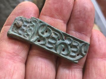 Fraaie Middeleeuwse Bodemvondst MEROVINGISCH draken hanger? beschikbaar voor biedingen