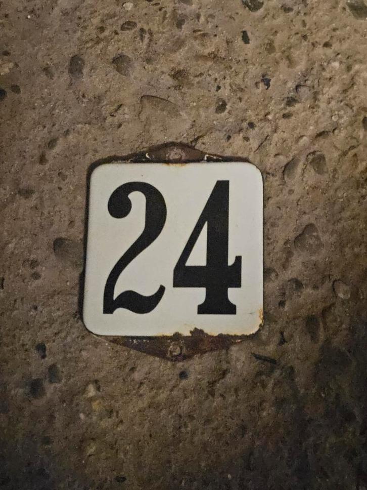 Emaille huisnummer 24, Antiek en Kunst, Antiek | Emaille, Ophalen of Verzenden
