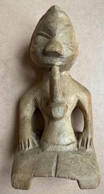 Leuk Afrikaans beeldje van een man met pijp, Antiek en Kunst, Ophalen of Verzenden