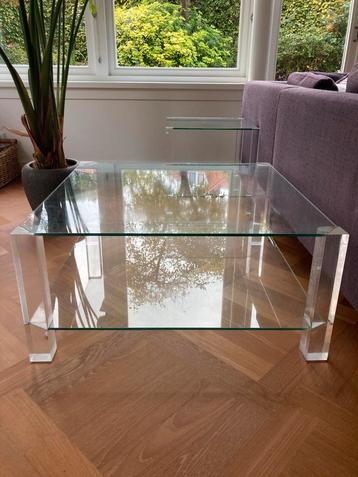 Salontafel glas met perspex poten beschikbaar voor biedingen