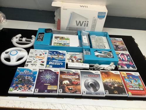 Nintendo Wii compleet in doos met extra …., Spelcomputers en Games, Spelcomputers | Nintendo Wii, Gebruikt, Met 2 controllers